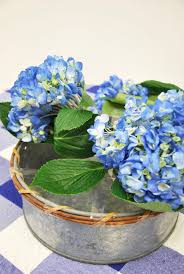 (recently i regretted spending 10 times that budget on a mother's day bouquet from a florist that turned out garish, with flowers of every color in the rainbow.) Trader Joe S Floral Centerpieces Two Ways Showit Blog