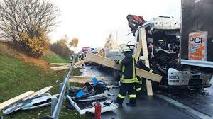Maybe you would like to learn more about one of these? Heftiger Crash Legte Verkehr Auf A10 Lahm B Z Berlin