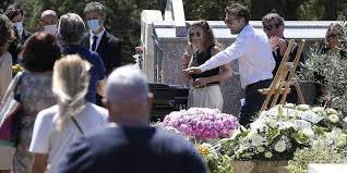 Les obsèques de guy bedos se tiendront ce jeudi 4 juin, à paris. Obseques De Guy Bedos Chansons Et Applaudissements Pour Un Dernier Adieu En Corse