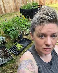 Devon Young (@nittygrittymama) • Instagram photos and videos