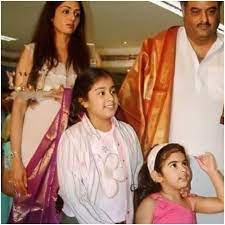 She did not post any caption with the picture but the happy smiles on everyone's. Janhvi Kapoor And Khushi Kapoor Buzz With Excitement In These Childhood Photos With Sridevi And Boney Kapoor Childhood Photos Boney Kapoor Photo