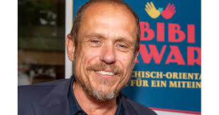 Gery keszler (da) austrian hiv activist and organiser of the life ball (en); Austria For Life Gery Keszler Kundigt Neue Initiative An Leadersnet
