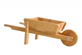 How To Build A Wooden Wheelbarrow Planter From Pallets Google Sogning Carretilla De Madera Madera Recuperada De Granja Artesania De Tarima