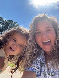 Got to love Netflix and dinner at a park🤣