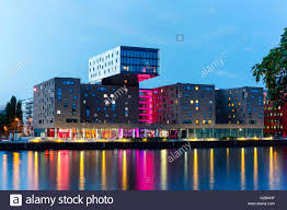 Nhow berlin hotel comes with a gym, while relaxation is taken care of with a spa and outside terrace. Nhow Hotel Eroffnet Im Jahr 2010 Als Musik Und Lifestyle Hotel An Der Spree In Berlin Nhow Hotel Beleuchtet In Der Nacht Uber Spree Fluss Gesehen Stockfotografie Alamy