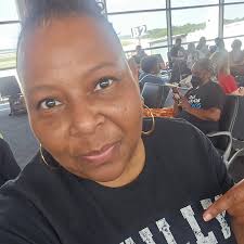 Lynn Lamar (@deezinediva) • Instagram photos and videos