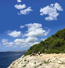 Schon allein die zufahrt durch die engen dörfer ist spannend. Wanderreisen Unterwegs Auf Den Schonsten Pfaden Am Meer Innsbruck