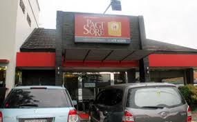 Tenang, steak yang satu ini praktis dan ekonomis, kok. Rumah Makan Pagi Sore Resto Bertabur Rempah Asli Sumatera Tribunnews Com Mobile