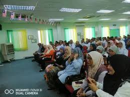 Menurut anggaran perbelanjaan persekutuan, terdapat dua peruntukan untuk unit itu di bawah belanjawan kementerian komunikasi dan multimedia. Galeri Foto Seminar Tanggung Jawab Ibu Bapa Terhadap Anak Dan Isu Isu Sosial Jabatan Hal Ehwal Wanita Sabah