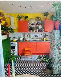 Además de los muebles de cocina y electrodomésticos indispensables para hacer nuestros menús, necesitamos espacio para el frigorífico, el congelador o en espacios reducidos donde tendremos que colocar los muebles de cocina en forma de l o decorar cocinas en u y estudiar la mejor colocación. Pintar Muebles De Cocina Antes Y Despues Fotos Y Consejos Ideas De Decoracion De Cocina Decoracion De Interiores Decoracion De La Habitacion