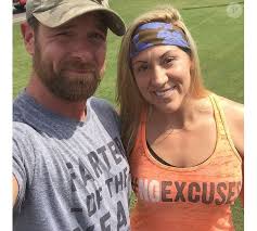 Photo : Noah Galloway et deux de ses enfants à Disney