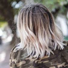 Tie And Dye Blond Platine Cheveux Carre Long Cheveux Blond Carre Blond Coiffures Cheveux Blonds