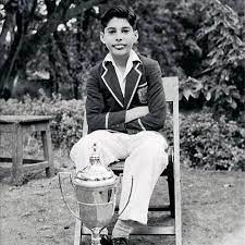 Bye bye mise en plis, bonjour la chevelure des années 80! La Vraie Vie De Freddie Mercury Que Personne Ne Montrerait Dans Un Documentaire Trendscatchers Page 20