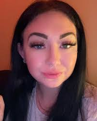 Amanda Shenberger's Instagram, Twitter & Facebook