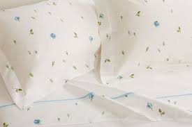 I prezzi più bassi per lenzuola scozzesi. Lenzuola Matrimoniale Cotone Rose Boccioli Azzurri Familia Service