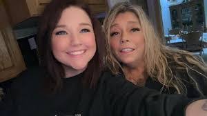 Margo Cash's Instagram, Twitter & Facebook