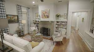 Home Town Makeover Erin And Ben Napier S Top Design Moves To Try This Summer Home Hgtv Living Room Home Town Hgtv