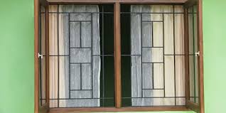 Harganya pun juga beragam tergantung dari ukuran serta kualitas dari besi yang digunakan, teralis jendela sebenarnya tidak hanya berfungsi sebagai pengaman jendela saja namun juga menambah kesan futuristik pada ruma tersebut. Desain Teralis Minimalis Populer