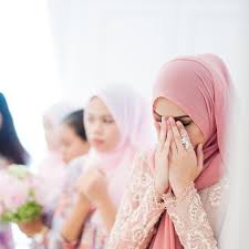 Tetapi mimpi buruk itu dapat dibaiki atau di perbetulkan. Mimpi Bertunang Orang Yang Dikenali Vs Orang Yang Tak Kenal