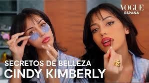 Cindy Kimberly: maquillaje de los 90 con labios ombré