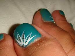 If you want to replicate these designs at home, use either small pieces of tape or a pointy paintbrush to achieve the desired width. Simple Toenail Designs For Summer