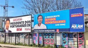 Os cartazes apócrifos com ataques ao pt e ao governo federal distribuídos no jogo de abertura da copa do mundo, em na entrevista, o sócio da multilaser disse desconhecer a autoria dos cartazes. Mayan Abre Guerra De Cartazes Com Ventura E Diz Ser Presidente Ate Dele