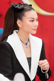 Siêu mẫu Thanh Hằng ra mắt sách