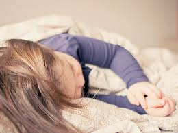 Hingegen ist es in anderen kulturen völlig normal, dass kinder sich ein bett oder ein zimmer mit ihren eltern teilen, auch noch weit über das kleinkindalter hinaus. Warum Kinder Nicht Alleine Einschlafen Wollen
