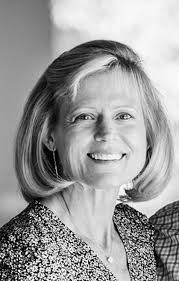 Leslie Doll's Instagram, Twitter & Facebook