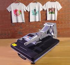 Şekil, yazı, grafik ve resimlerin gerçeğine en yakın biçimde, bir yüzey üzerine flekso baskı makineleri rotatif olup bobin kâğıt veya plastik folyeler üzerine baskı yaparlar. Tisort Baski Nasil Yapilir