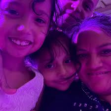 CRITICADA Y DISCRIMINADA POR SER INDÍGENA ! HOY CAMINA EN EL ÉXITO La  actriz Yalitza Aparicio llevó a su mamá a los premios #Oscars y así se  pasearon por la #RedCarpet alfombra