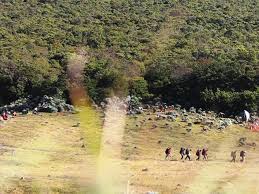 Terdapat empat puncak di gunung raung yakni puncak bendera, puncak 17, puncak tusuk gigi, dan puncak sejati yang merupakan puncak. Gunung Gede Pangrango Dan Gunung Ciremai Tutup Hingga 20 Juli 2021 Lifestyle Liputan6 Com