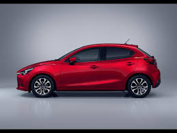 Vista lateral Mazda 2 HB Sport 2016