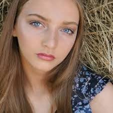 Danielle Caffey's Instagram, Twitter & Facebook