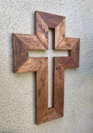 Also a cool teen craft idea or diy dorm room decor idea. Rustic Cross Diy Wood Pallet Projects Wood Wall Art Decor Wood Crosses Diy