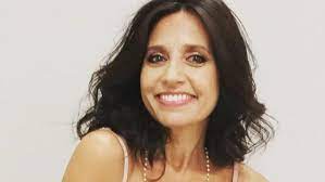 Η βάσω γουλιελμάκη παραμένει πάντα νέα. H Basw Goylielmakh Gia To Paidi Ths Me Ton Swkrath Alafoyzo Einai Alliws Na Eisai Toyristas Zappit