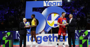 Chủ tịch FIVB dự khán 2 trận Siêu chung kết ở CEV Super Finals (Châu Âu)