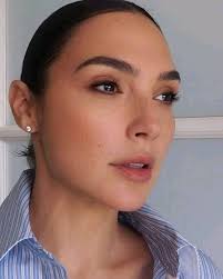 Look into my eyes and tell me what you see 🥰💋