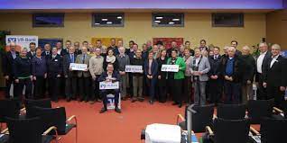 Vr bank in suedniedersachsen eg is located in dransfeld dransfeld, germany germany and vr bank in suedniedersachsen eg the swift code is genodef1dra. Vr Bank In Sudniedersachsen Ubergibt 42 000 Euro An 72 Vereine Holzminden News Nachrichten Aus Der Kreisstadt Holzminden