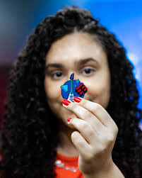 Alô, Baêa! Já cheguei em Salvador fazendo a distribuição gratuita do meu TIM  Block Pin e agora a galera já tá preparada pra curtir o #CarnaTIM5G com uma  proteção extra no celular