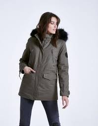 On mise sur l'allure androgyne très en vogue tout en adoucissant les coupes masculines avec des tons acidulés. Epingle Sur Ikks La Mode Tendance