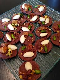 Mendiant Ou Petits Chocolats Au Thermomix Petit Chocolat Recettes De Cuisine Biscuit Noel Thermomix