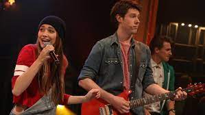 Tinne oltmans is een vlaamse actrice en zangeres. Tinne Oltmans Van Ghost Rockers Jarenlang Gepest Op School Showbizzsite