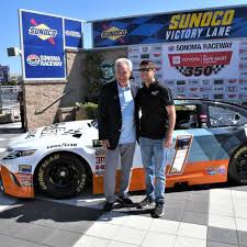 The final checkered flag is in sight for fox sports' longtime nascar announcer darrell waltrip. Motorsports Notebook Legendary Broadcaster Darrell Waltrip Drops The Mic At Sonoma Sports Napavalleyregister Com