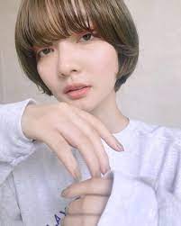 愛されヘアで差をつけて ショートボブ ぱっつん前髪 でモテ髪を手に入れよう folk 毛先パーマ ぱっつん前髪 モテ髪