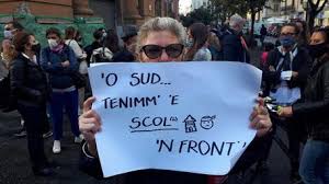 Chiusura Scuole La Protesta Delle Mamme Davanti Alla Sede Della Regione Campania La Bussola