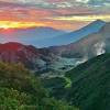 Umumnya, harga tiket untuk masuk tempat wisata berbeda antara hari libur, minggu atau hari biasa. 1