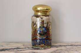 Fine vintage apothecary clear glass candy jar footed and lid 9½ inches in height. Large 19th Century Apothecary Jar Glass