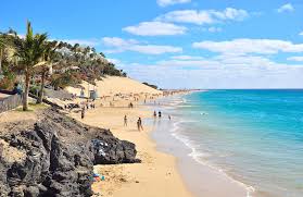 Facile d'accès en voiture ou en avion, il est facile de trouver un vol pas cher pour les vacances. Espagne Il Faudra Garder Ses Distances Cet Ete Meme A La Plage