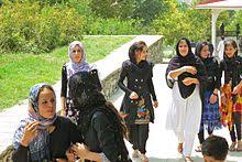 Nonostante ci siano stati dei miglioramenti, c'è ancora una significativa resistenza all'educazione. Condizione Della Donna In Afghanistan Wikipedia
